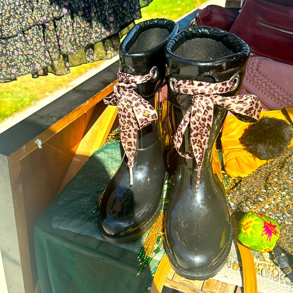 Black rain, boots cheetah detail size 32